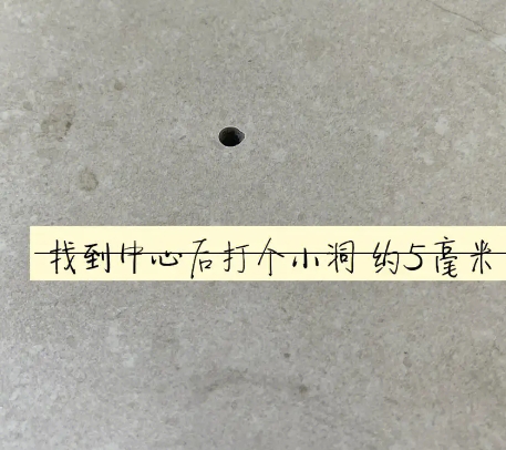 壤塘瓷砖空鼓维修公司专业解答在瓷砖铺贴过程中，如果砂料搅拌不均匀，将会带来以下问题